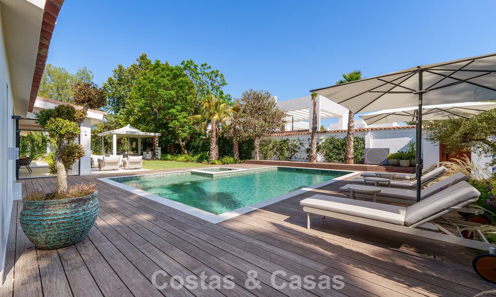 Luxueuze, gelijkvloerse villa met verwarmd zwembad te koop, beachside nabij Puerto Banus en San Pedro, Marbella 805832