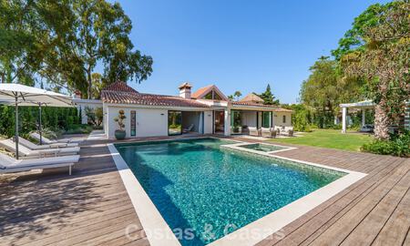 Luxueuze, gelijkvloerse villa met verwarmd zwembad te koop, beachside nabij Puerto Banus en San Pedro, Marbella 805834