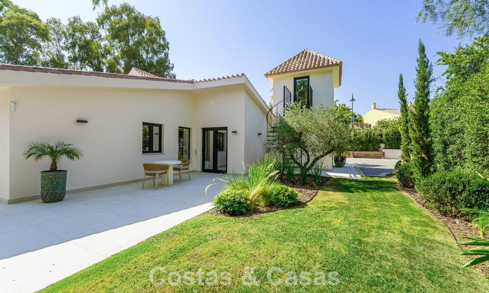 Luxueuze, gelijkvloerse villa met verwarmd zwembad te koop, beachside nabij Puerto Banus en San Pedro, Marbella 805838