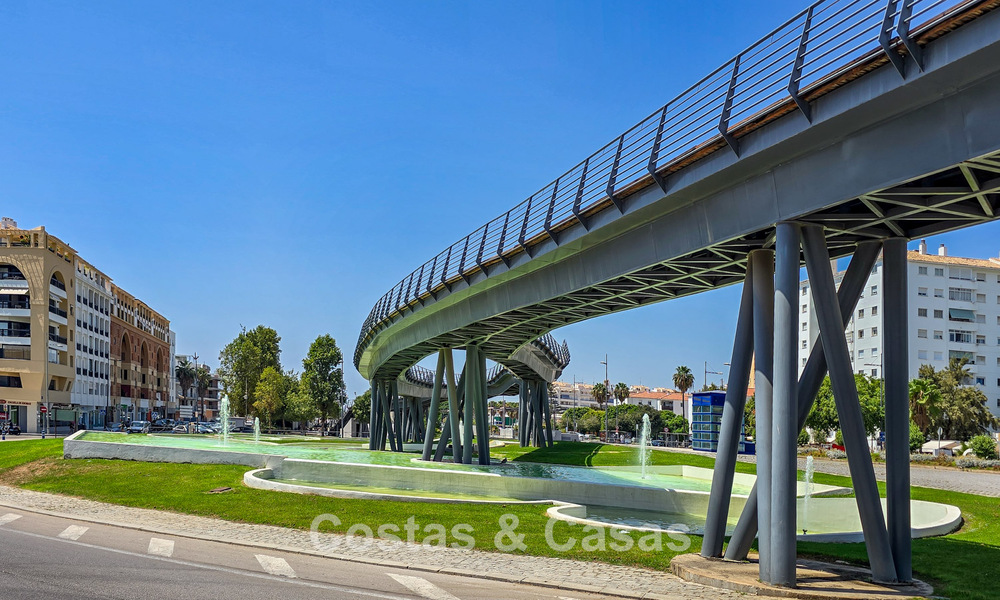 Luxueuze, gelijkvloerse villa met verwarmd zwembad te koop, beachside nabij Puerto Banus en San Pedro, Marbella 806098