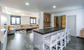 Moderne Spaanse villa met een groot zwembad te koop in Nueva Andalucia, Marbella 805922 