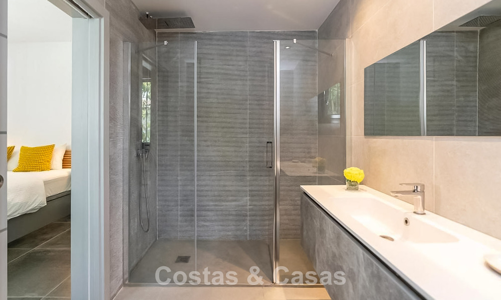 Moderne Spaanse villa met een groot zwembad te koop in Nueva Andalucia, Marbella 805925