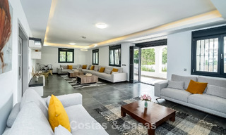 Moderne Spaanse villa met een groot zwembad te koop in Nueva Andalucia, Marbella 805936 