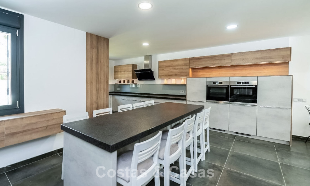 Moderne Spaanse villa met een groot zwembad te koop in Nueva Andalucia, Marbella 805943