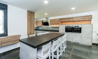 Moderne Spaanse villa met een groot zwembad te koop in Nueva Andalucia, Marbella 805943 