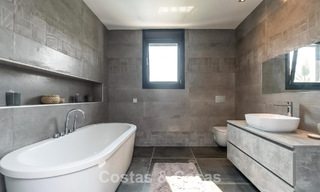 Moderne Spaanse villa met een groot zwembad te koop in Nueva Andalucia, Marbella 805945 
