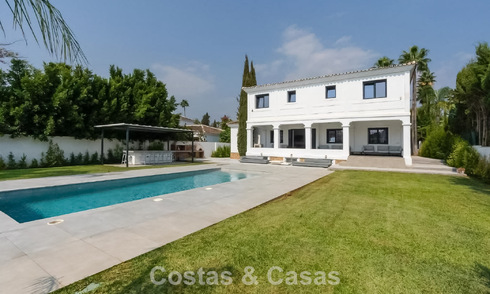 Moderne Spaanse villa met een groot zwembad te koop in Nueva Andalucia, Marbella 805946
