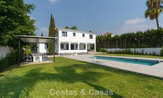 Moderne Spaanse villa met een groot zwembad te koop in Nueva Andalucia, Marbella 805947 