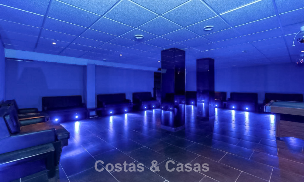 Moderne Spaanse villa met een groot zwembad te koop in Nueva Andalucia, Marbella 805949