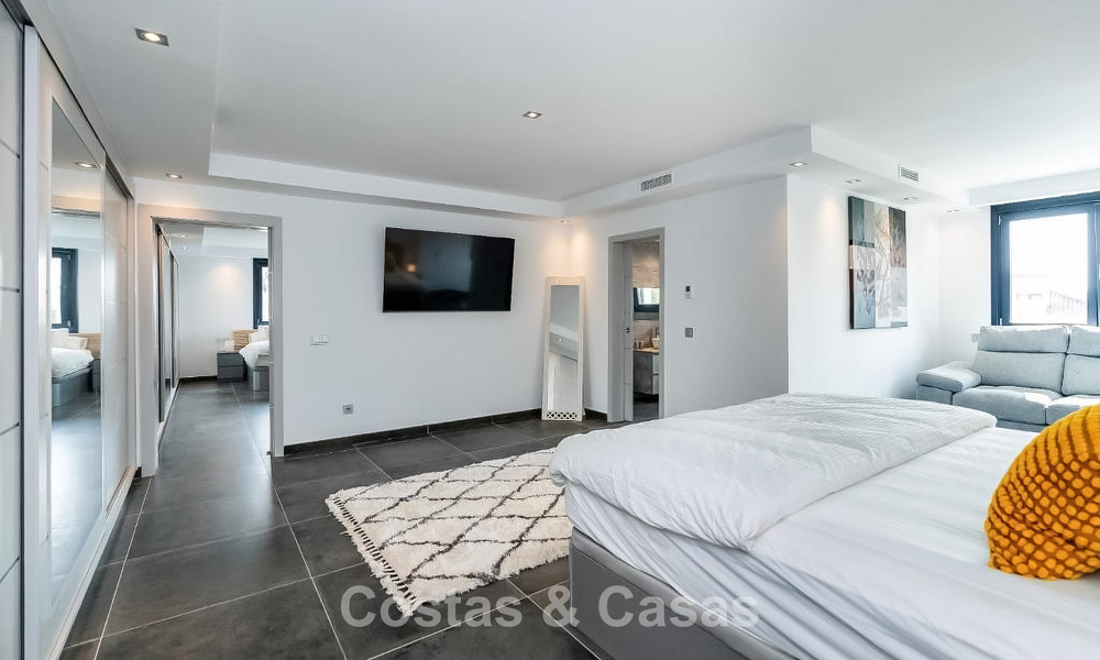 Moderne Spaanse villa met een groot zwembad te koop in Nueva Andalucia, Marbella 805951