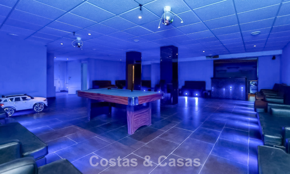 Moderne Spaanse villa met een groot zwembad te koop in Nueva Andalucia, Marbella 805952