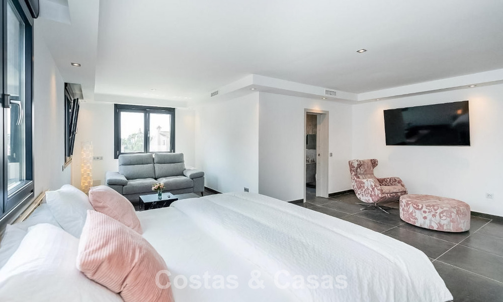 Moderne Spaanse villa met een groot zwembad te koop in Nueva Andalucia, Marbella 805954