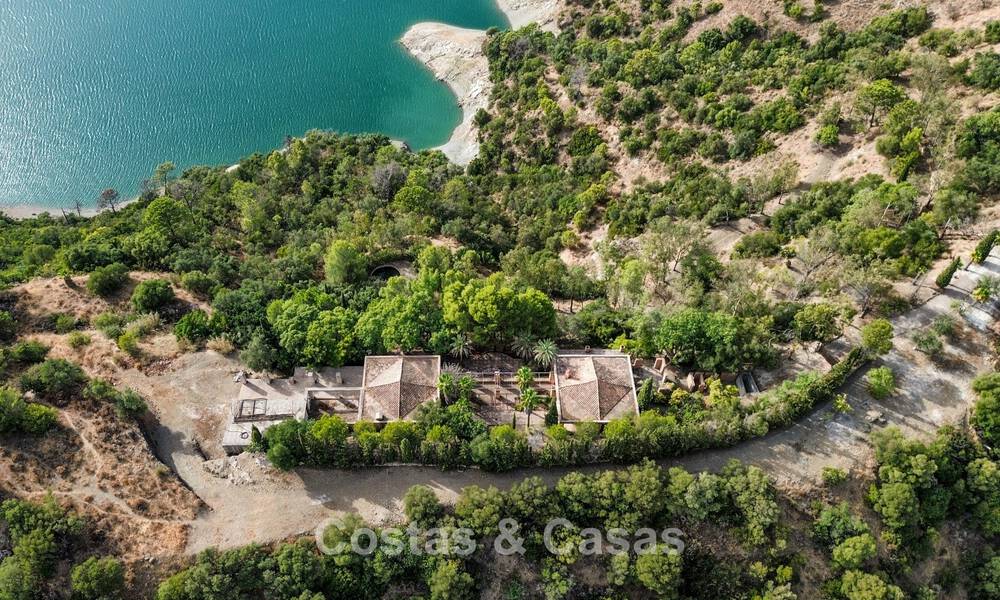 Luxe totaalrenovatieproject met privé-schiereiland en panoramisch zicht op het meer te koop in Istan, Marbella 805841