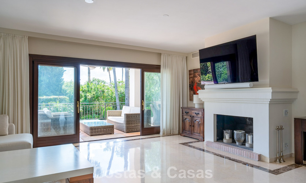 Ruime, Andalusische villa met zeezicht te koop in El Rosario, ten oosten van Marbella centrum 805955
