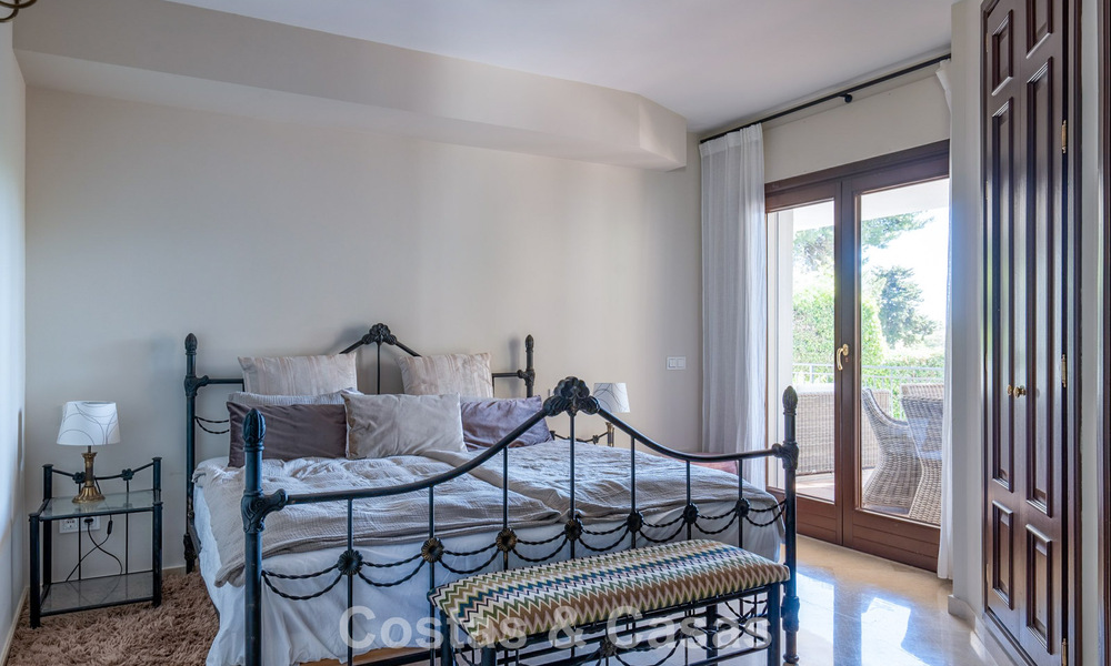 Ruime, Andalusische villa met zeezicht te koop in El Rosario, ten oosten van Marbella centrum 805958
