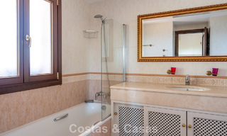 Ruime, Andalusische villa met zeezicht te koop in El Rosario, ten oosten van Marbella centrum 805960 