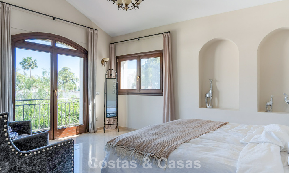 Ruime, Andalusische villa met zeezicht te koop in El Rosario, ten oosten van Marbella centrum 805961