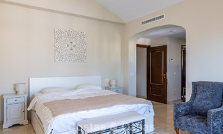 Ruime, Andalusische villa met zeezicht te koop in El Rosario, ten oosten van Marbella centrum 805962 