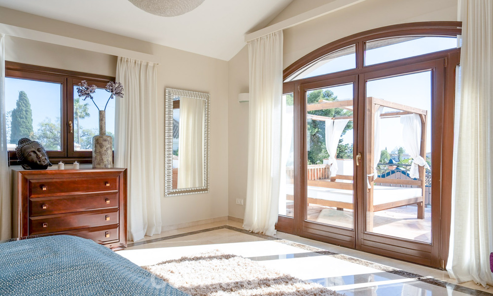 Ruime, Andalusische villa met zeezicht te koop in El Rosario, ten oosten van Marbella centrum 805966