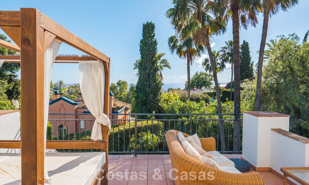 Ruime, Andalusische villa met zeezicht te koop in El Rosario, ten oosten van Marbella centrum 805968