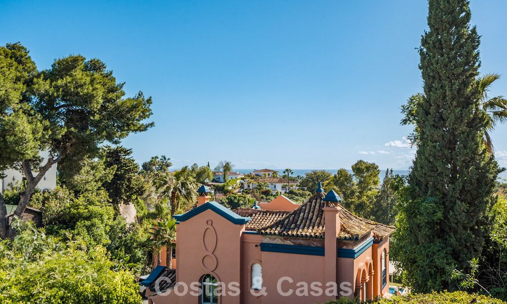 Ruime, Andalusische villa met zeezicht te koop in El Rosario, ten oosten van Marbella centrum 805969