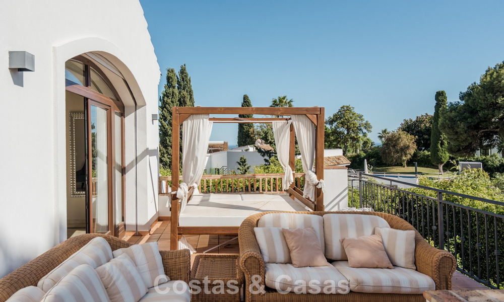Ruime, Andalusische villa met zeezicht te koop in El Rosario, ten oosten van Marbella centrum 805971