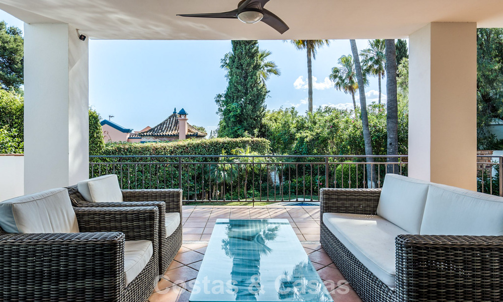 Ruime, Andalusische villa met zeezicht te koop in El Rosario, ten oosten van Marbella centrum 805975