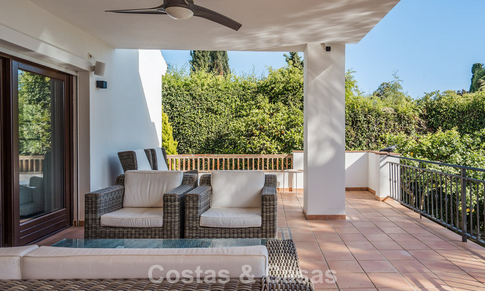 Ruime, Andalusische villa met zeezicht te koop in El Rosario, ten oosten van Marbella centrum 805976