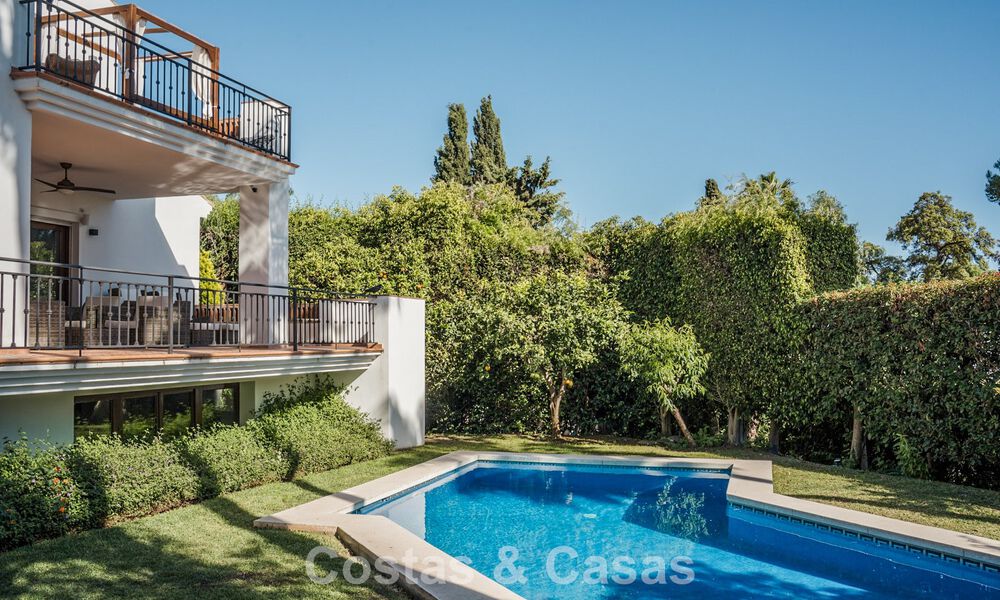 Ruime, Andalusische villa met zeezicht te koop in El Rosario, ten oosten van Marbella centrum 805978