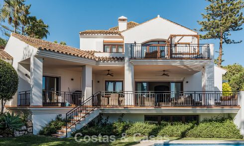 Ruime, Andalusische villa met zeezicht te koop in El Rosario, ten oosten van Marbella centrum 805979
