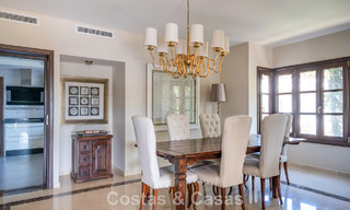 Ruime, Andalusische villa met zeezicht te koop in El Rosario, ten oosten van Marbella centrum 805980 