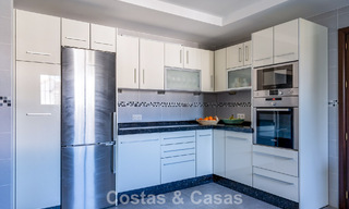 Ruime, Andalusische villa met zeezicht te koop in El Rosario, ten oosten van Marbella centrum 805986 