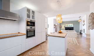 Volledig gerenoveerd appartement met panoramisch zeezicht te koop in de golfvallei van Nueva Andalucia, Marbella 806147 