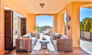 Volledig gerenoveerd appartement met panoramisch zeezicht te koop in de golfvallei van Nueva Andalucia, Marbella 806148 
