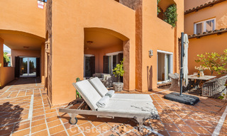 Volledig gerenoveerd appartement met panoramisch zeezicht te koop in de golfvallei van Nueva Andalucia, Marbella 806150 