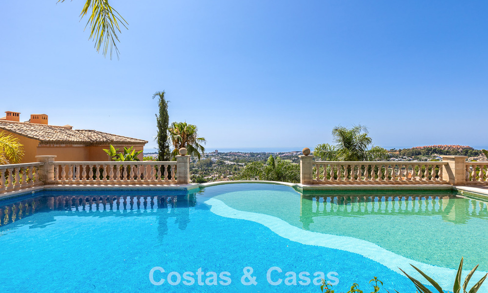 Volledig gerenoveerd appartement met panoramisch zeezicht te koop in de golfvallei van Nueva Andalucia, Marbella 806156