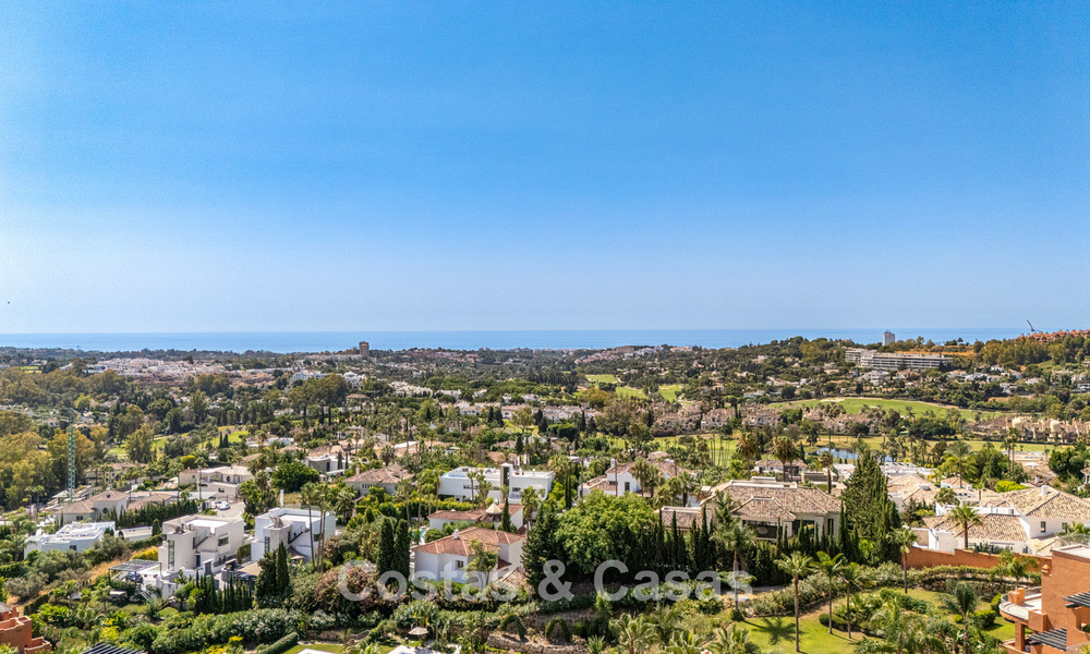 Volledig gerenoveerd appartement met panoramisch zeezicht te koop in de golfvallei van Nueva Andalucia, Marbella 806158
