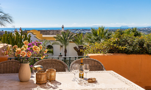 Volledig gerenoveerd appartement met panoramisch zeezicht te koop in de golfvallei van Nueva Andalucia, Marbella 806162