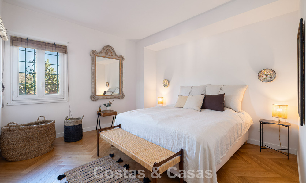 Volledig gerenoveerd appartement met panoramisch zeezicht te koop in de golfvallei van Nueva Andalucia, Marbella 806168