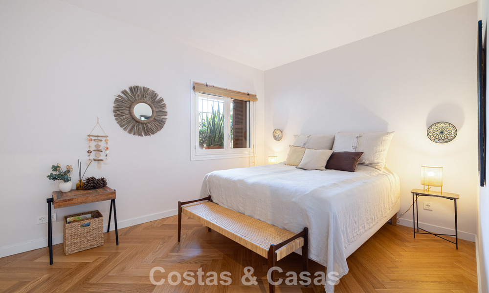 Volledig gerenoveerd appartement met panoramisch zeezicht te koop in de golfvallei van Nueva Andalucia, Marbella 806170