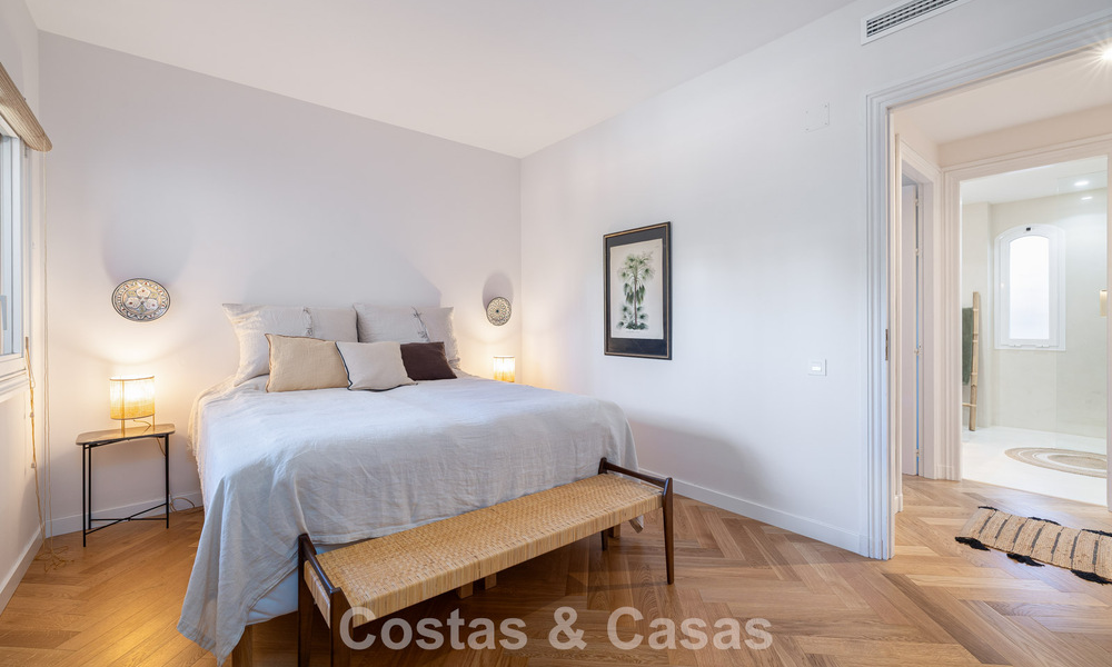 Volledig gerenoveerd appartement met panoramisch zeezicht te koop in de golfvallei van Nueva Andalucia, Marbella 806172