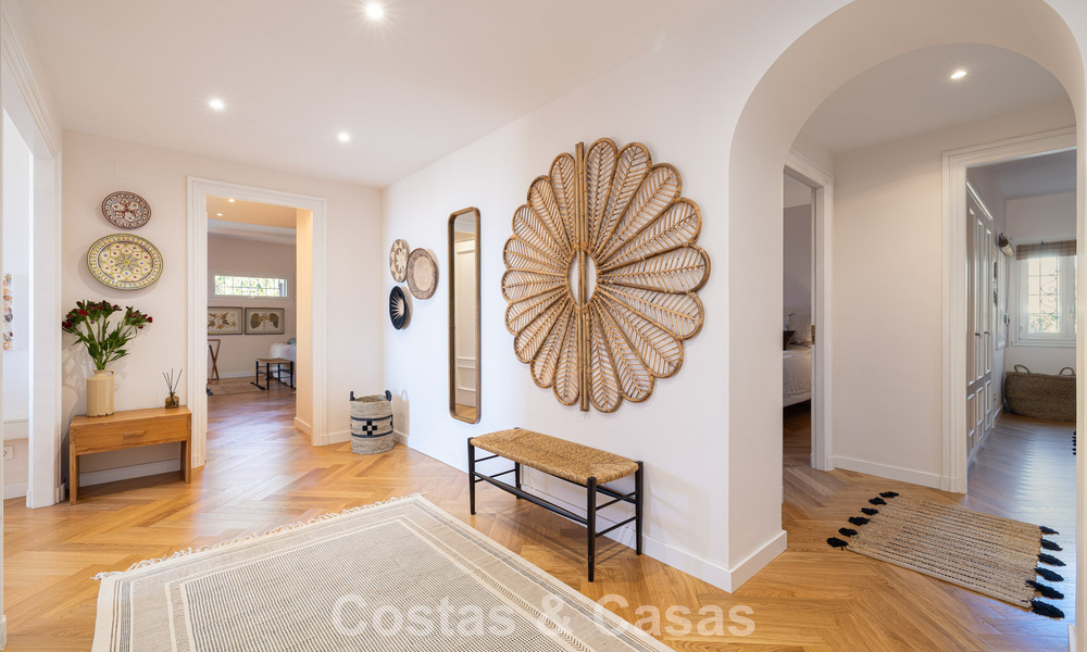 Volledig gerenoveerd appartement met panoramisch zeezicht te koop in de golfvallei van Nueva Andalucia, Marbella 806173