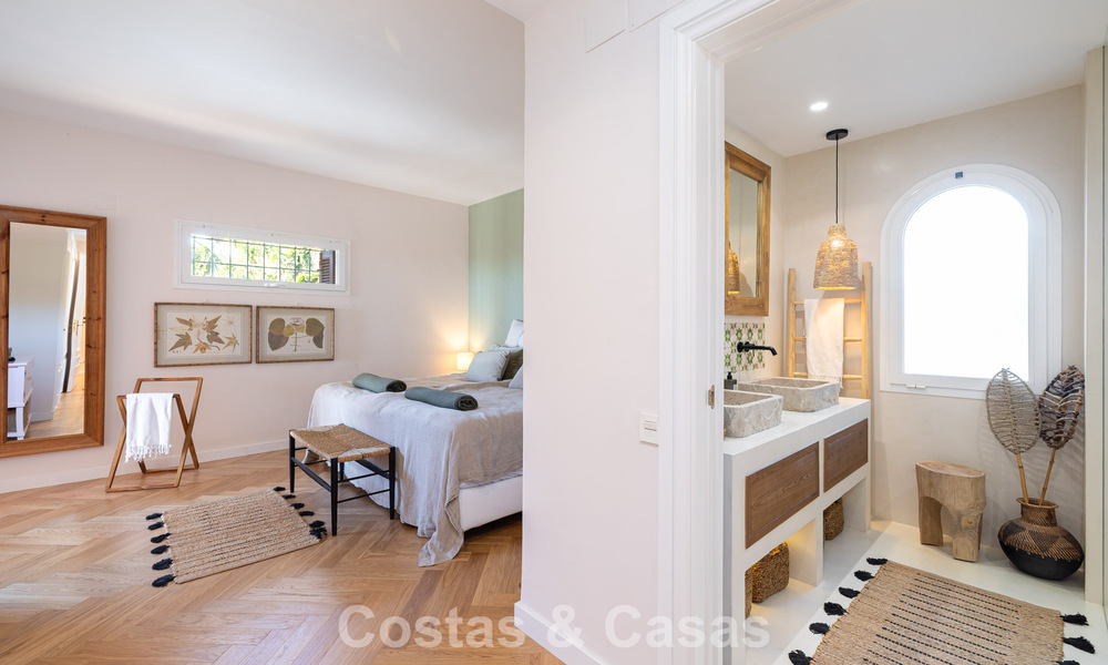 Volledig gerenoveerd appartement met panoramisch zeezicht te koop in de golfvallei van Nueva Andalucia, Marbella 806176