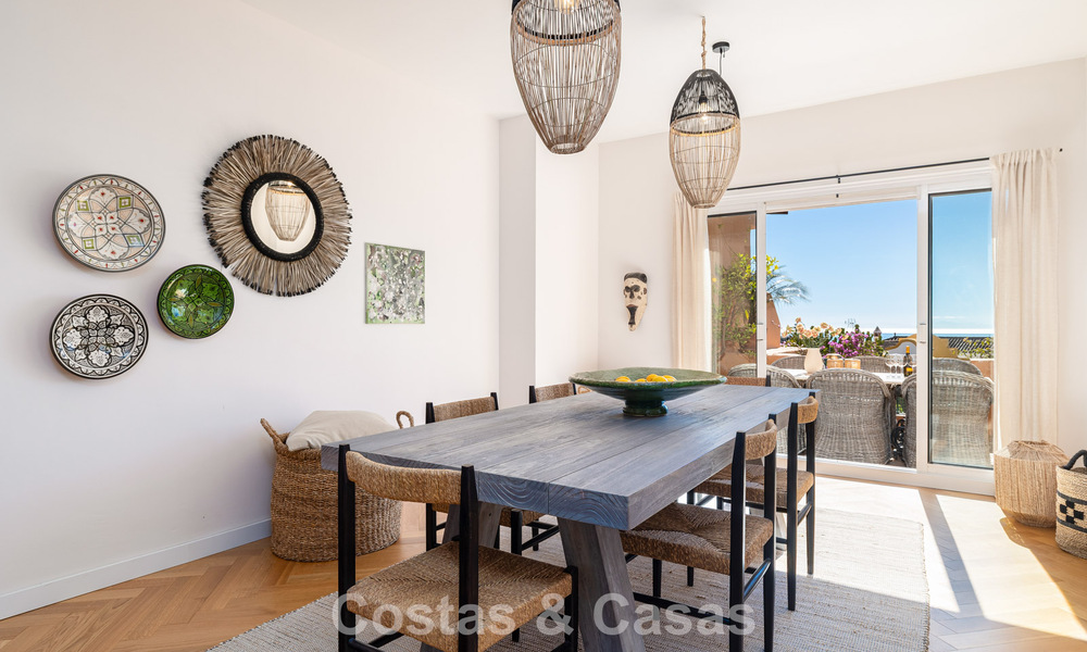 Volledig gerenoveerd appartement met panoramisch zeezicht te koop in de golfvallei van Nueva Andalucia, Marbella 806181