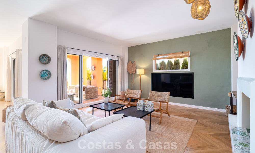 Volledig gerenoveerd appartement met panoramisch zeezicht te koop in de golfvallei van Nueva Andalucia, Marbella 806183