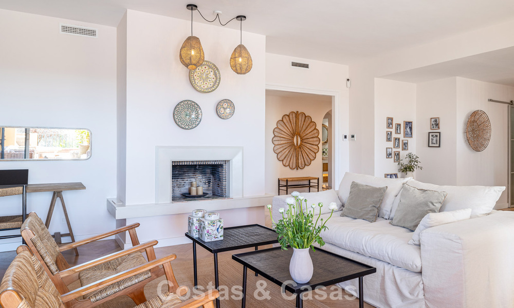 Volledig gerenoveerd appartement met panoramisch zeezicht te koop in de golfvallei van Nueva Andalucia, Marbella 806184