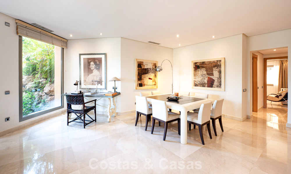 Exclusief gelijkvloers appartement met privétuin te koop op de Golden Mile van Marbella 806204