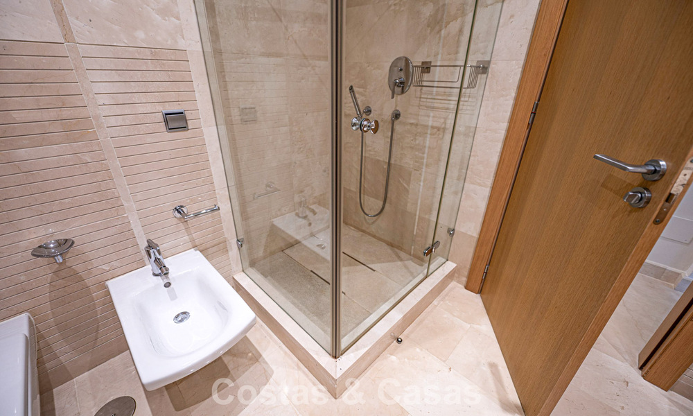Exclusief gelijkvloers appartement met privétuin te koop op de Golden Mile van Marbella 806221