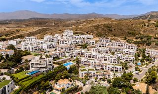 Instapklaar, ruim appartement te koop in een resort-achtig complex in Andalusische architectuur in Marbella - Benahavis 806245 
