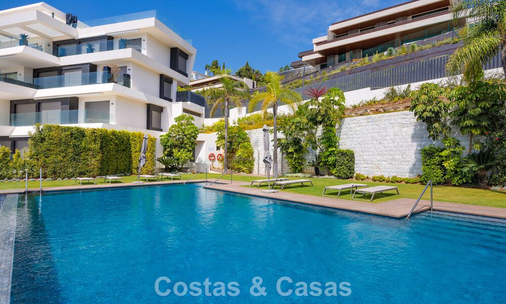 First-class apartment with panoramic sea views for sale in a gated boutique development in Marbella - Benahavís 806600